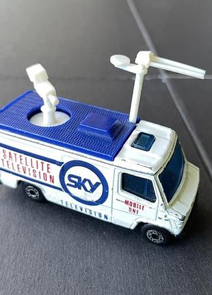 Tv news truck satellite television sky television 1:73 matchbox