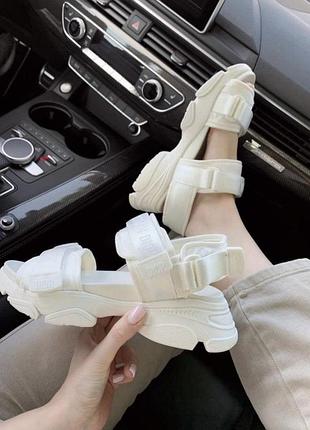 Босоніжки літні на платформі сандалі білі текстиль dior