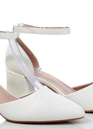 Весільні туфлі білі  meideli