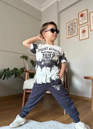 Стильный костюм для мальчика футболка и спортивные штаны весна лето