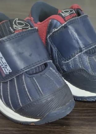 Гарні кросівки на хлопчика