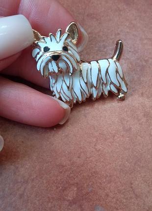 Брошь винтажная с эмалью,, йорик,в новом состояние