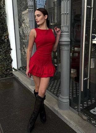 Короткое платье с воланами без рукавов