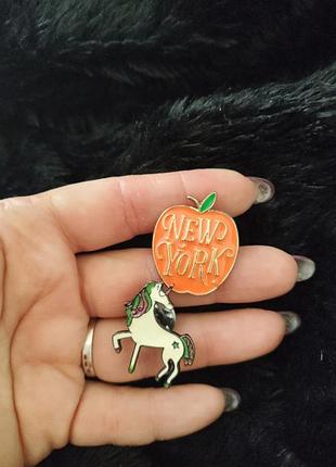 Брошки на одяг