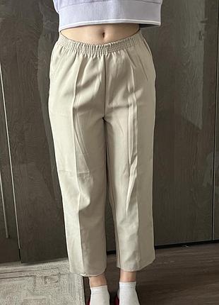 Светлые бежевые брюки