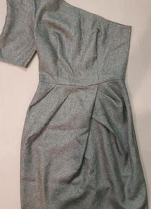 Платье с открытым плечом