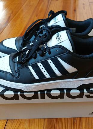 Кросівки adidas turnaround