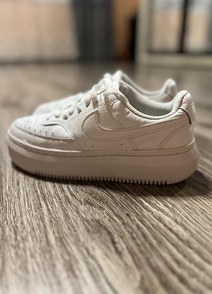 Женские кроссовки nike