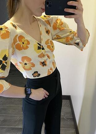 Блуза с объемными рукавами