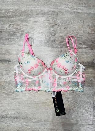 Стильный красивый вышитый бюст censored