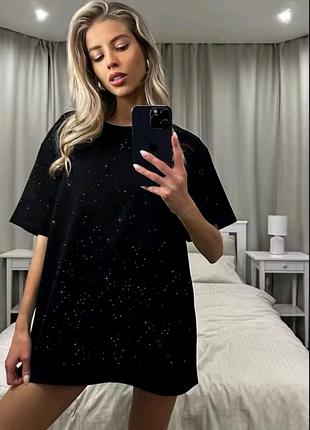 Гарна футболка в  камінчиками