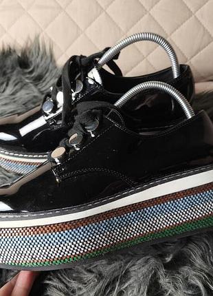 Zara 39p лаковые броги на платформе