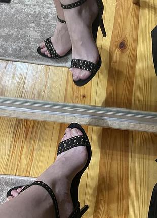 Женские босоножки