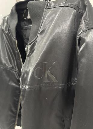 Двухстороння куртка calvin klein,хс,укорочена посадка,з карманами ,тепла