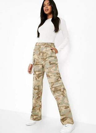 Камуфляжные брюки boohoo размера л