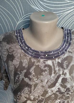 Модная приталенная футболка