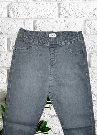 Джинсы на мальчика 7-9 лет.