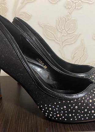 Женские босоножки