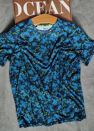 Футболка спортивна