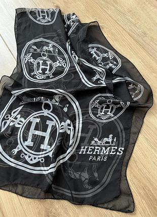 Чорний шарф hermes з логотипом