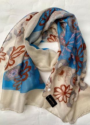 Шарф весенний молочный голубой