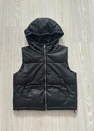 Жилетка з еко шкіри bershka
