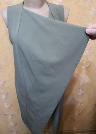 Модный удлинённый жилет с запахом цвета хаки2 фото