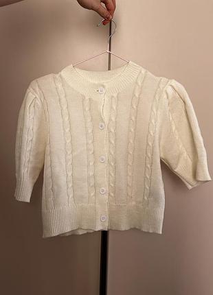Молочная вязаная блуза