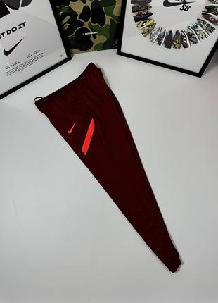 Оригінальні спортивні штани nike6 фото