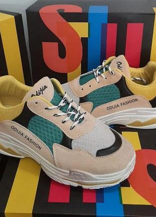 Кроссовки женские