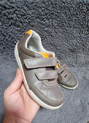 Кроссовки clarks
