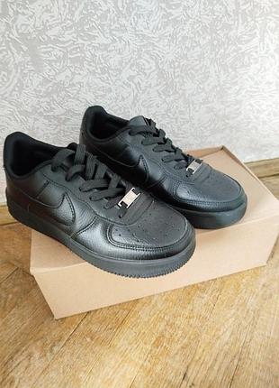Женские кожаные кроссовки