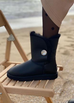 Женские чёрные угги ugg short bailey button leather