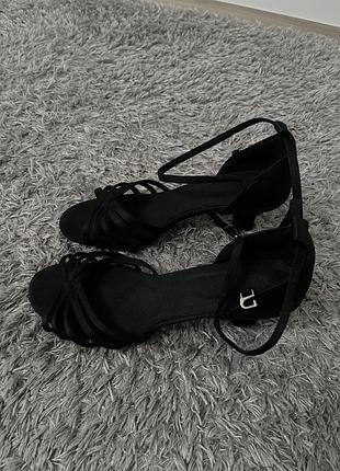 Босоножки для танцев