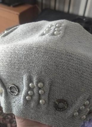 Красивый теплый берет с бусинками на любой обтем