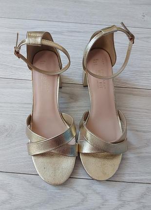 Босоножки primark золотые