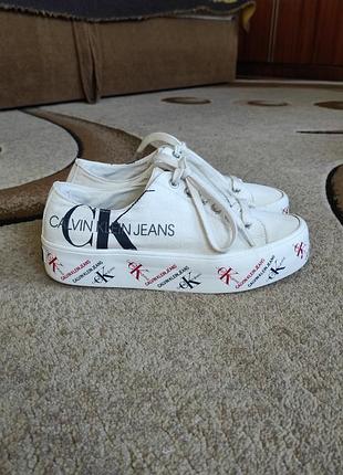 Універсальні жіночі кеди calvin klein
