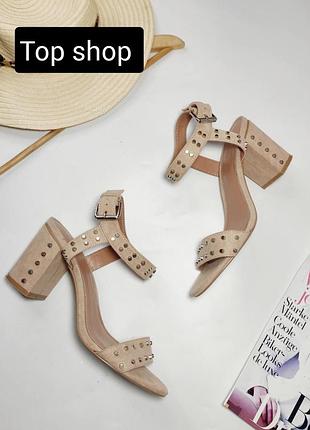 Босоніжки жіночі бежевого коричневого на товстих підборах від бренду topshop 40