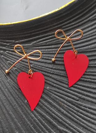 Очень классные яркие серьги с сердечками ❤️