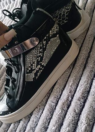 Нове взуття 25см уст.