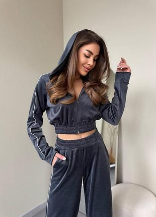 Велюровий спортивний костюм