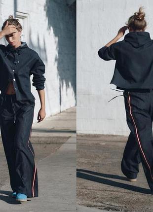 Джинсы с боковыми полосами zara и рубашка