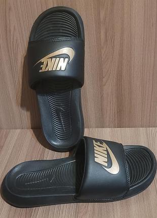 Nike. легкі та зручні шльопанці.розмір38.