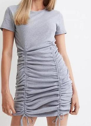 Сукня трикотажна жіноча сіра  із зборками h&m розмір м