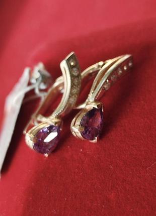 Золоті сережки з аметистом та цирконами.