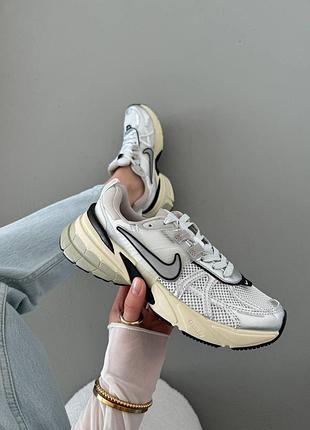 Runtekk summit white metallic silver