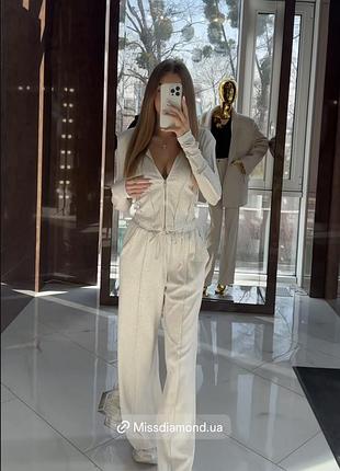 Ищу костюм в размере xs-s в сером цвете