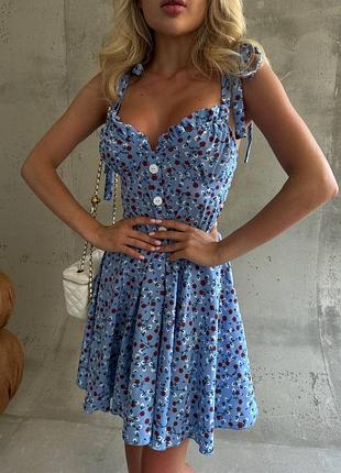 Стильна сукня-комбінезон у квітковий принт на бретелях