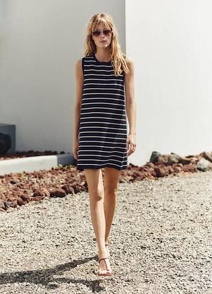 Коротка смугаста трикотажна сукня