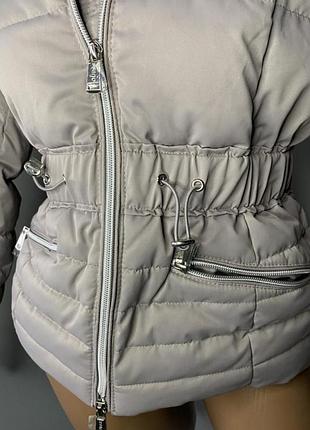 Весенняя куртка с карманами guess ветровка